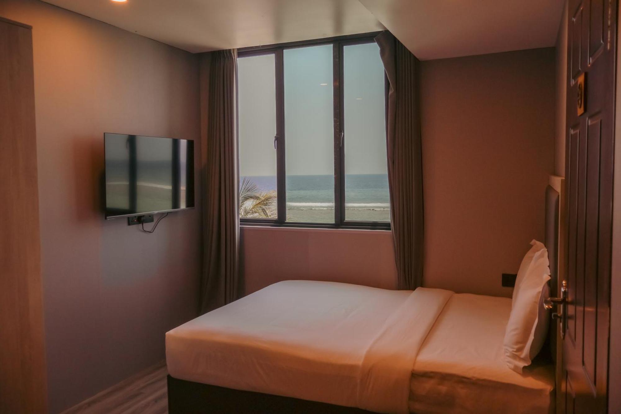 Starry Beach Inn Male Bagian luar foto