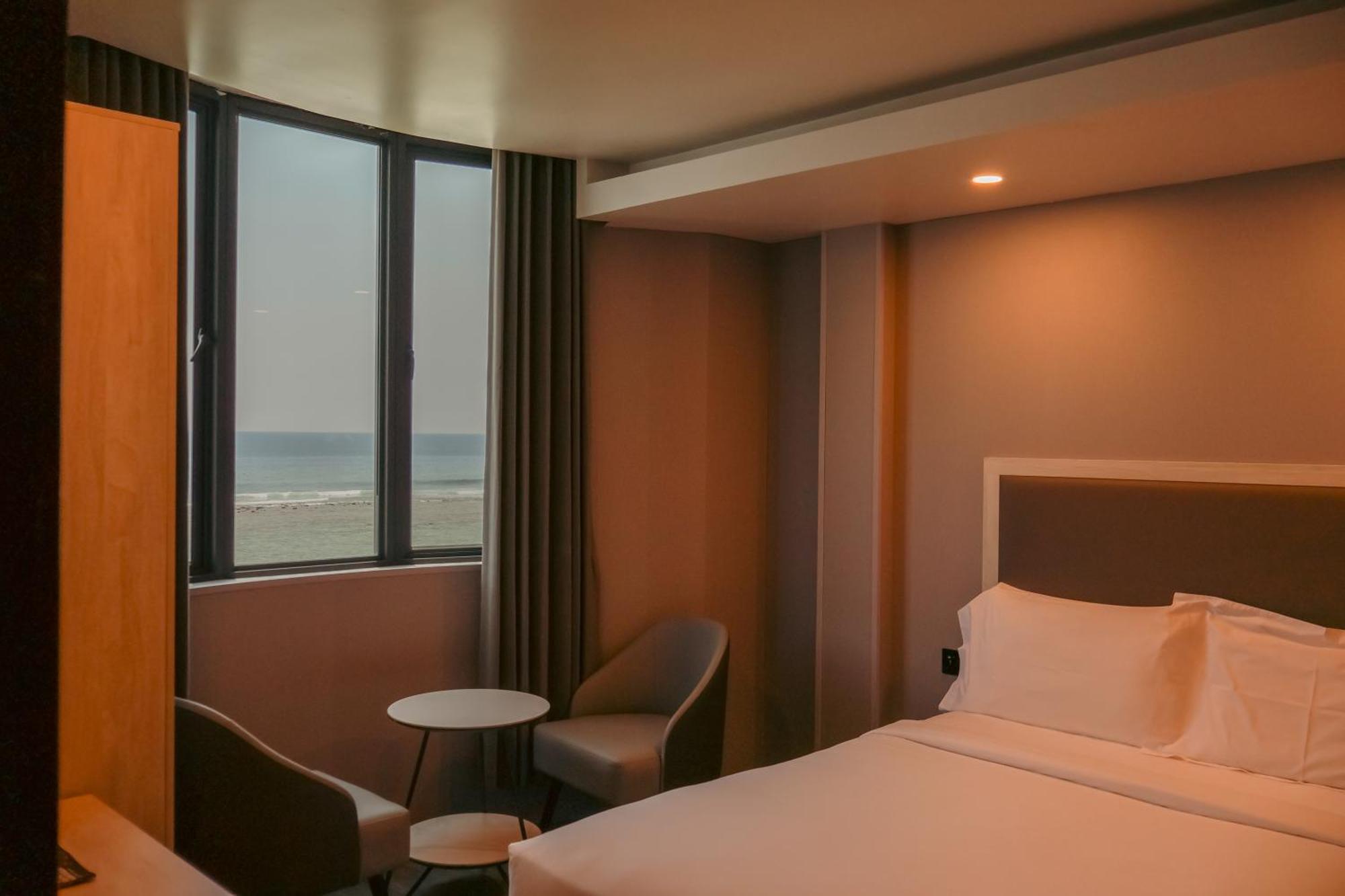 Starry Beach Inn Male Bagian luar foto