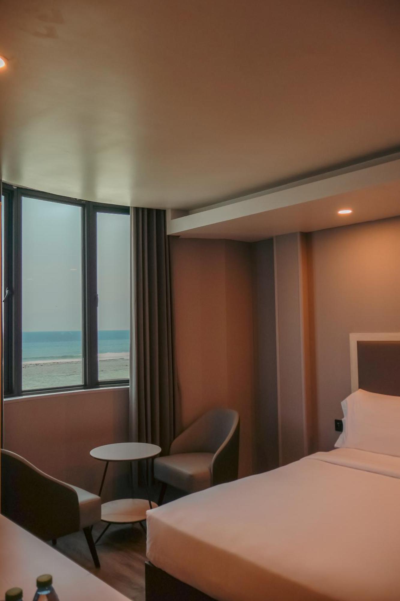 Starry Beach Inn Male Bagian luar foto